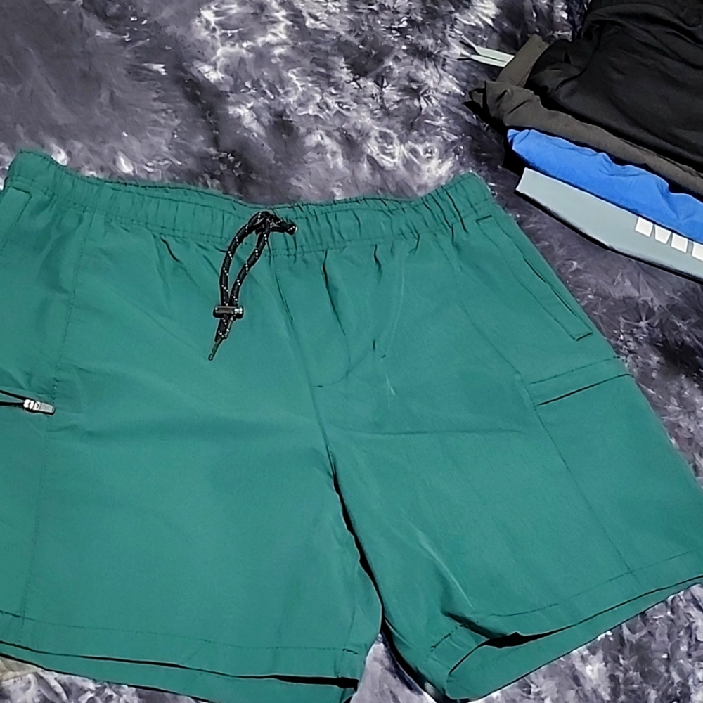 New never wonr short for mens XL but fit L